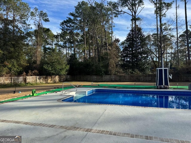 view of swimming pool