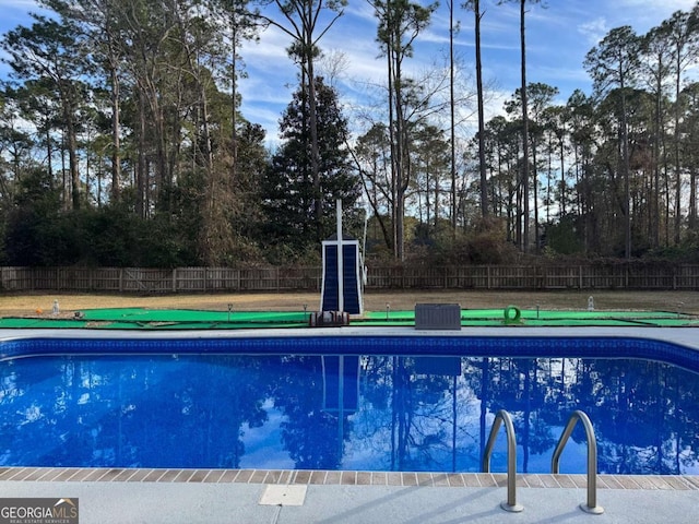 view of swimming pool