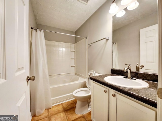 full bathroom featuring vanity, shower / tub combo with curtain, a textured ceiling, and toilet