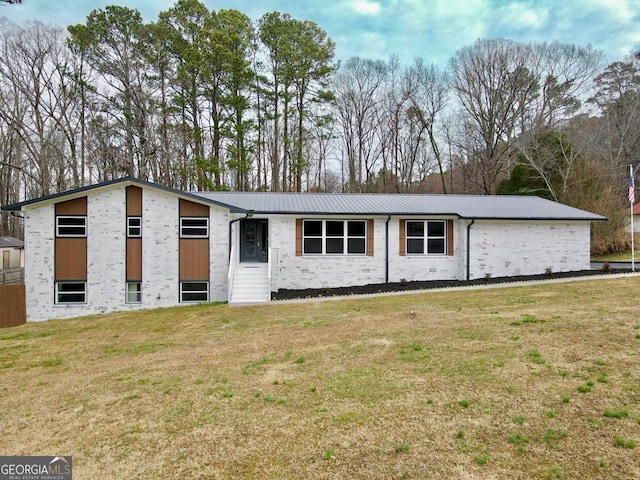 view of front of house featuring a front yard