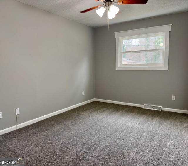 carpeted spare room featuring ceiling fan and a textured ceiling