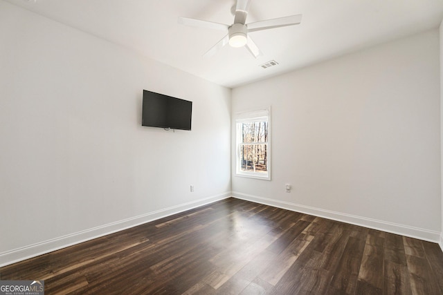 unfurnished room with dark wood-type flooring and ceiling fan