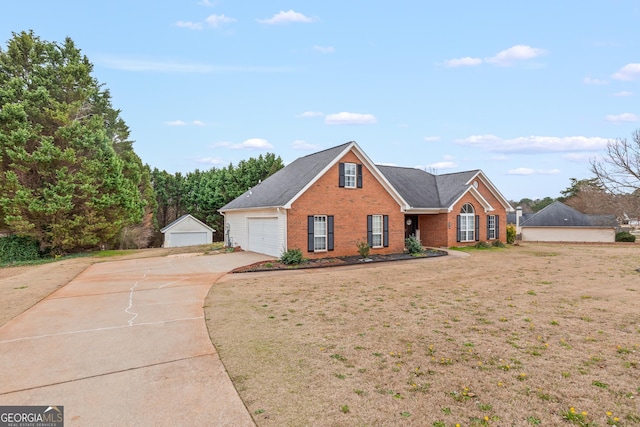 view of front of property with a front lawn