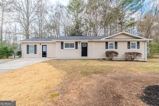 ranch-style home with a front yard