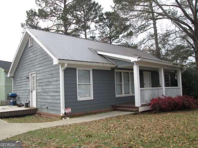 view of front of house with a porch