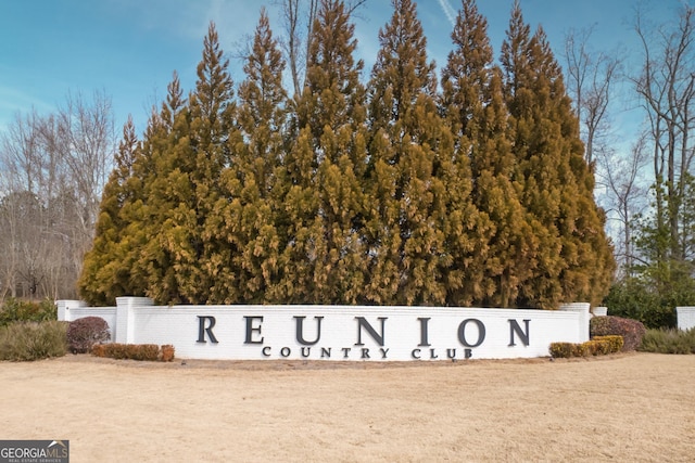 community / neighborhood sign with a lawn