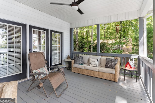 sunroom with ceiling fan