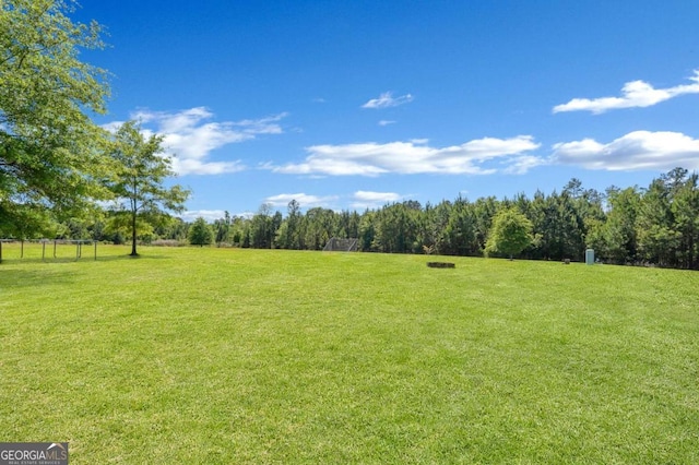 view of yard featuring a rural view