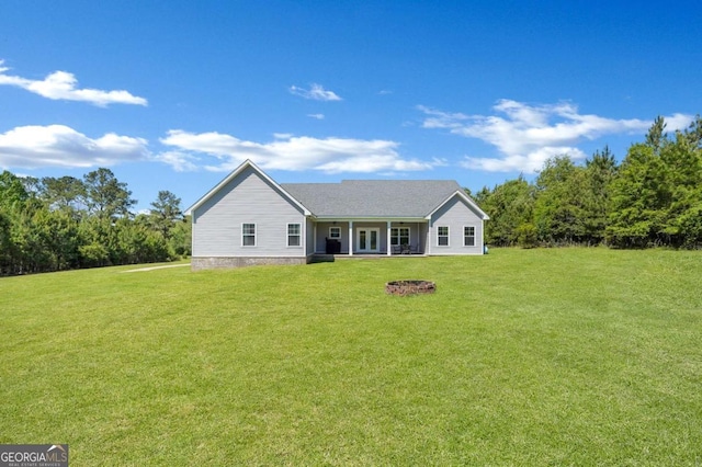 view of front of home featuring a front lawn