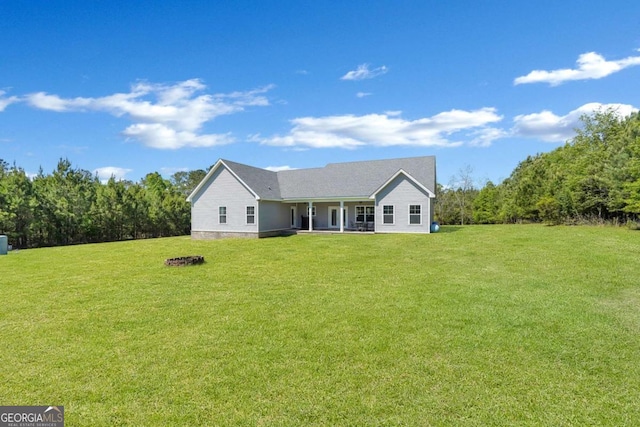 view of front of house featuring a front lawn