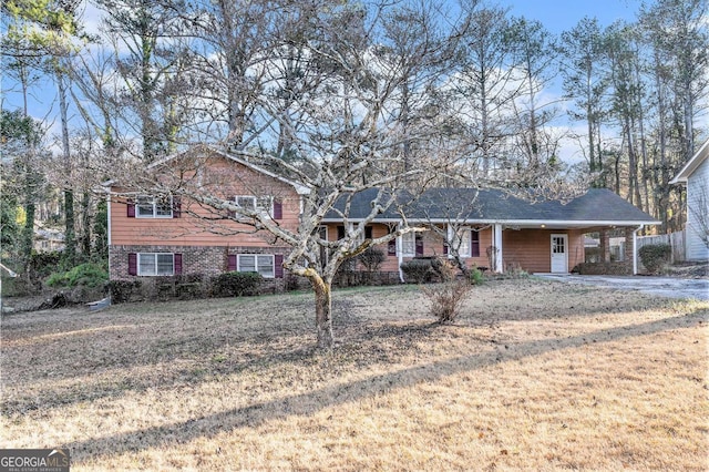 view of front of house with a front lawn