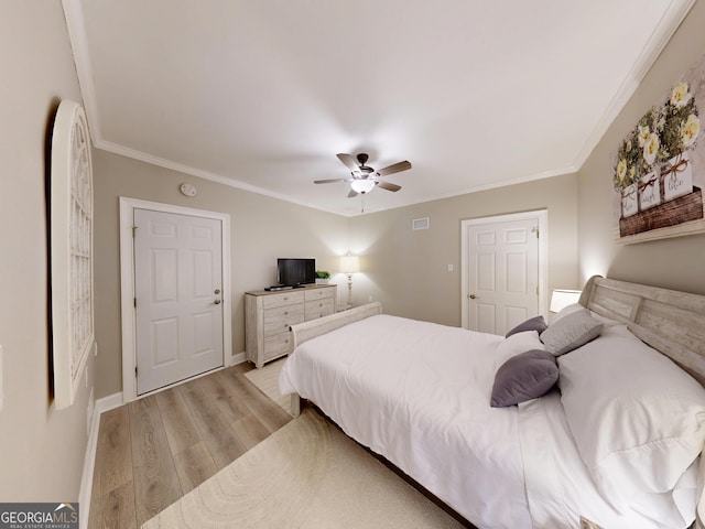 bedroom featuring baseboards, visible vents, a ceiling fan, crown molding, and light wood-type flooring