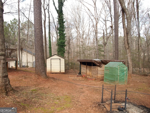 view of yard with a shed