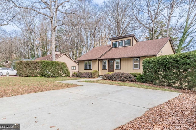 view of front of house with a front yard