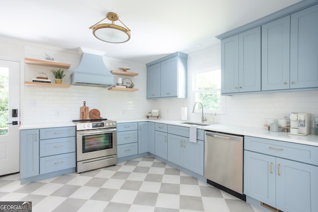 kitchen with stainless steel appliances, sink, custom exhaust hood, and backsplash