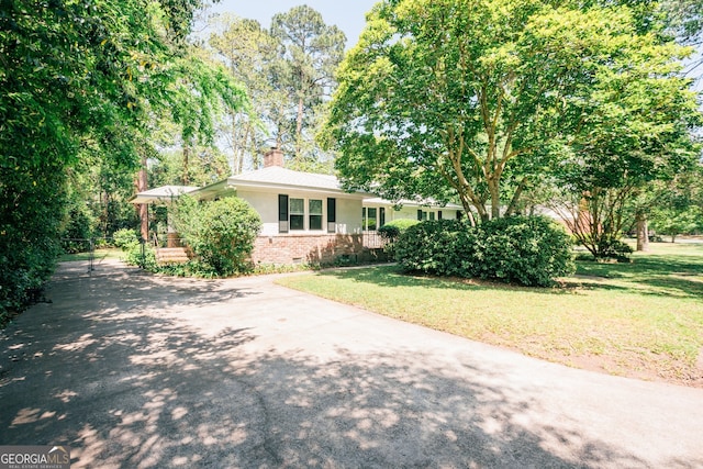 view of front of property with a porch and a front yard