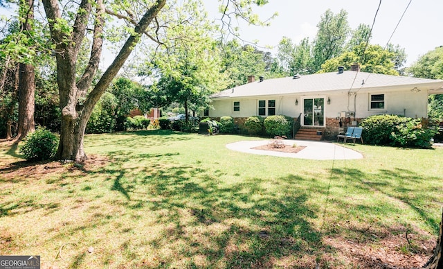 view of yard featuring a patio