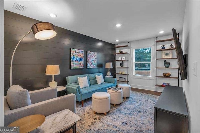 living room featuring baseboards, wood finished floors, visible vents, and recessed lighting