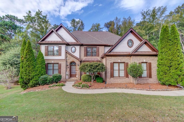 view of front of home featuring a front lawn