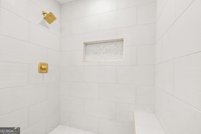 bathroom featuring a tile shower