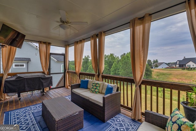 sunroom / solarium with ceiling fan