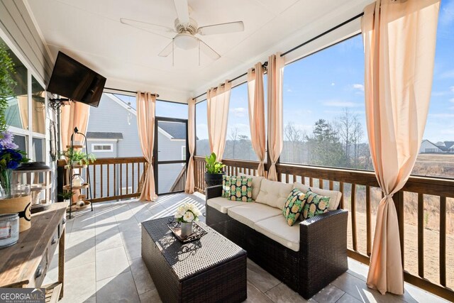 sunroom / solarium with a ceiling fan