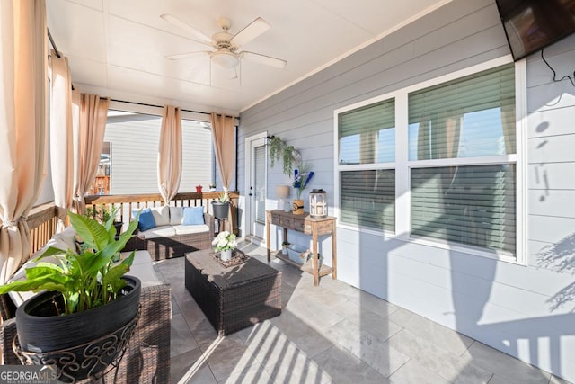 sunroom with ceiling fan