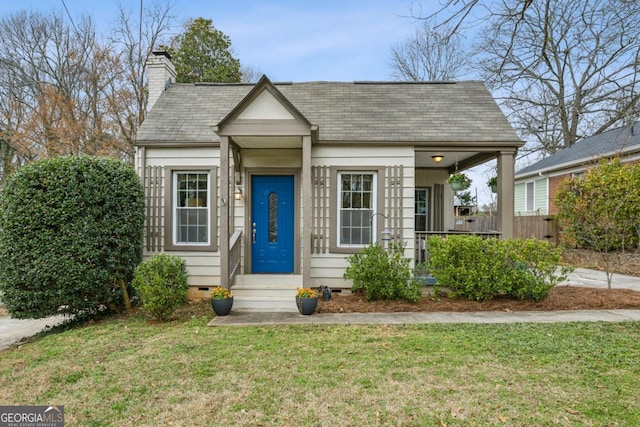 view of front of house featuring a front lawn