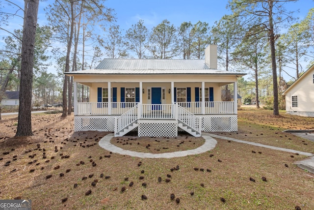 view of front of home with covered porch and a front yard