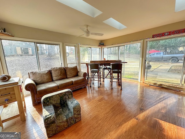 sunroom / solarium featuring a skylight and ceiling fan