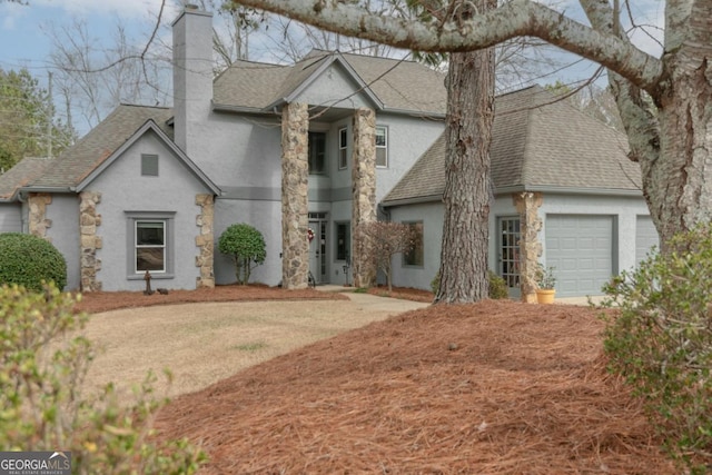 view of front property featuring a garage