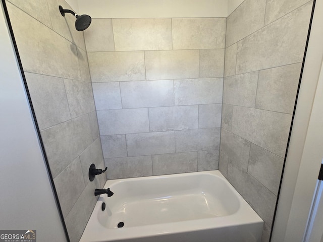 bathroom featuring tiled shower / bath combo