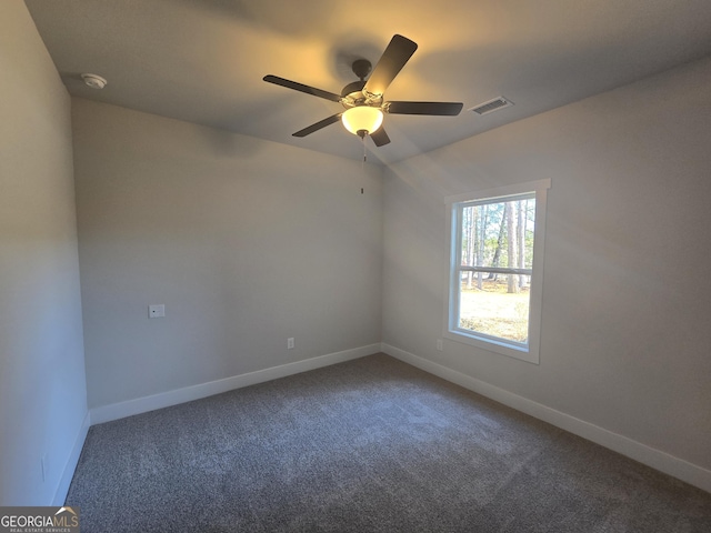 carpeted empty room featuring ceiling fan