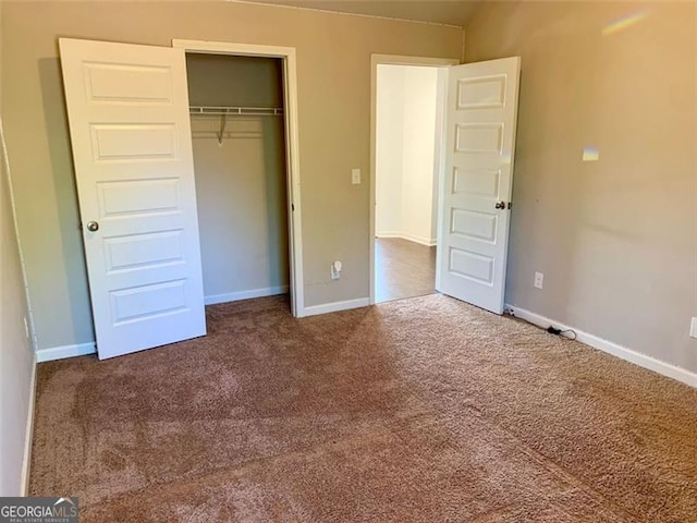 unfurnished bedroom with carpet flooring and a closet