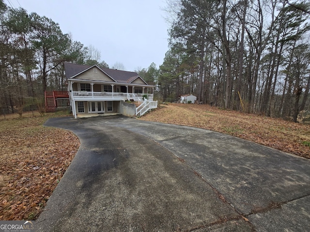 view of front of home featuring a porch