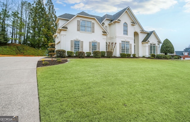 view of front of house featuring a front yard