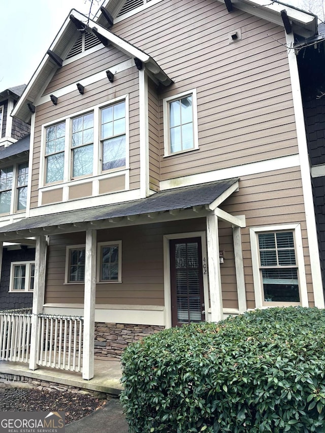 view of front of property featuring covered porch