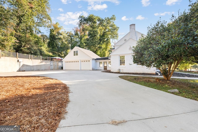 view of front facade featuring a garage