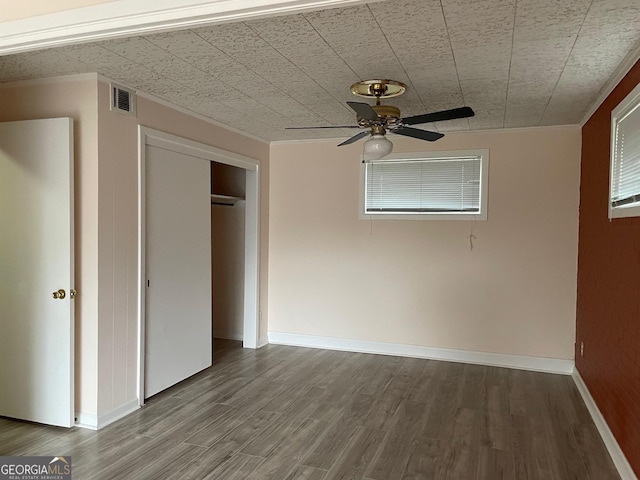 unfurnished bedroom with ceiling fan, hardwood / wood-style floors, and a closet