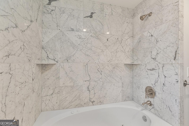 bathroom with tiled shower / bath combo