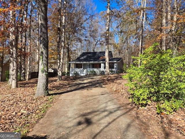 ranch-style house with a porch