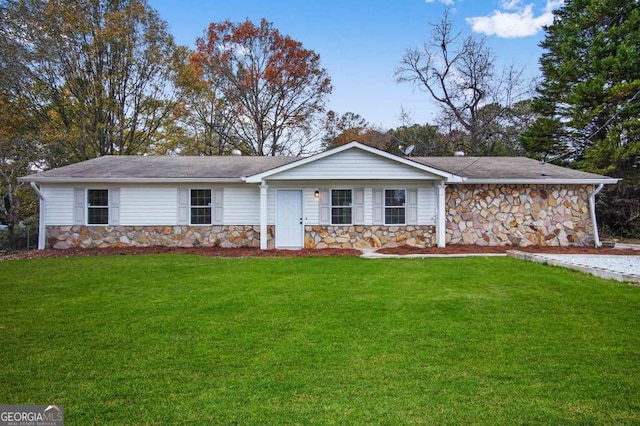 single story home with a front yard