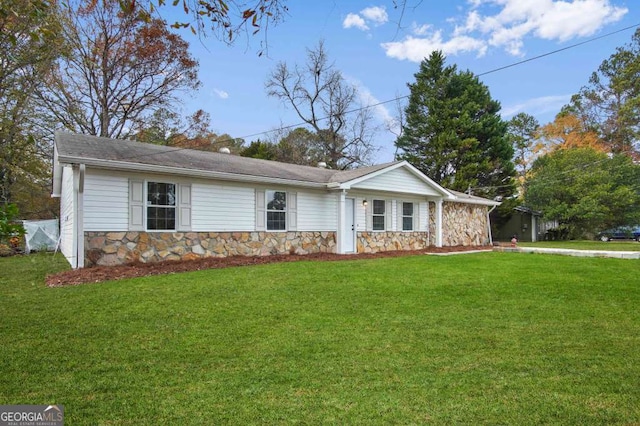 single story home with a front yard