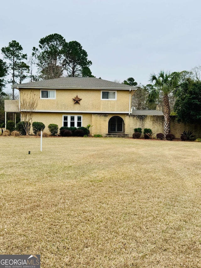 view of front facade with a front lawn