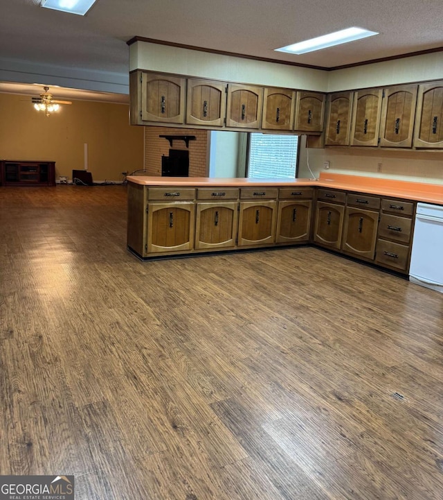 kitchen featuring ceiling fan, ornamental molding, dark hardwood / wood-style floors, and dishwasher