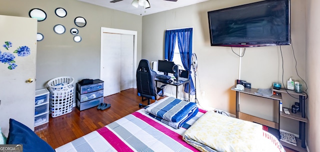 bedroom with ceiling fan, a closet, and wood finished floors