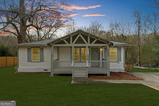 view of front of house featuring a yard