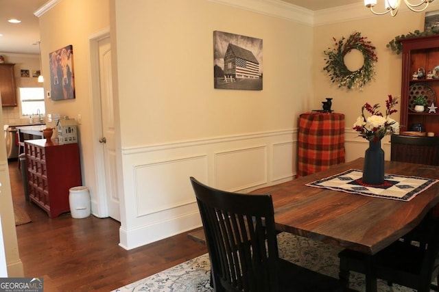 dining space featuring ornamental molding, dark hardwood / wood-style floors, and a notable chandelier