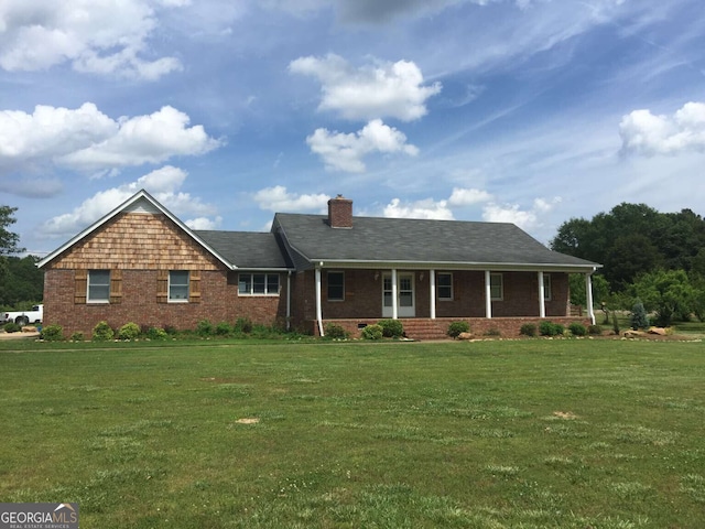 view of front of property with a front yard