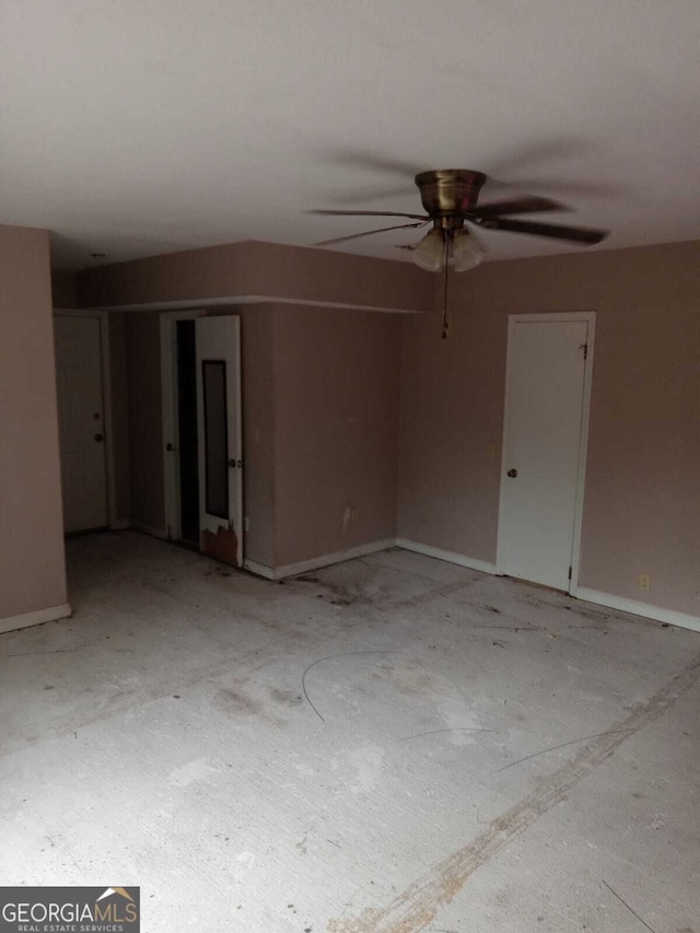 empty room featuring ceiling fan